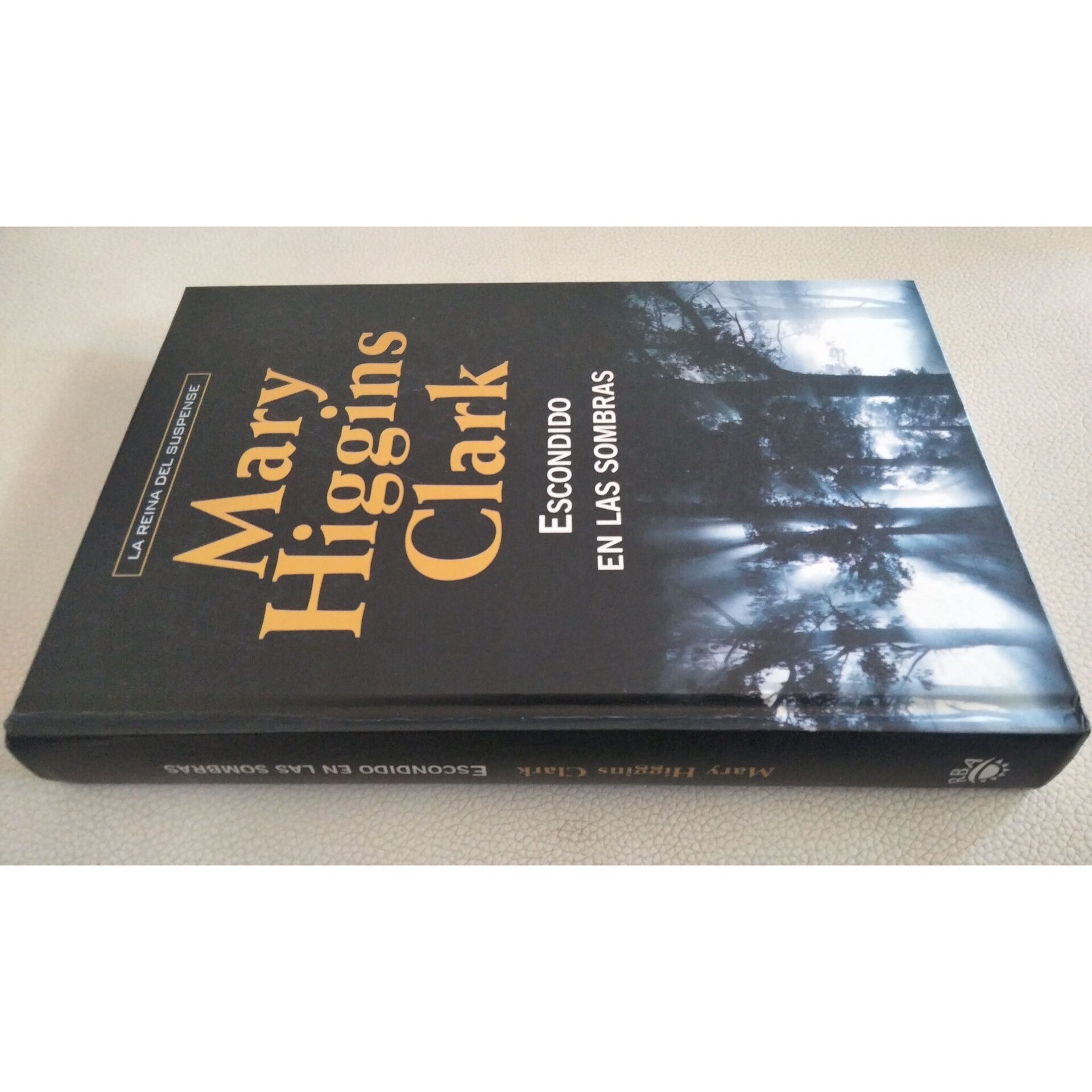 Escondido en las sombras / autor: Mary Higgins Clark - 2