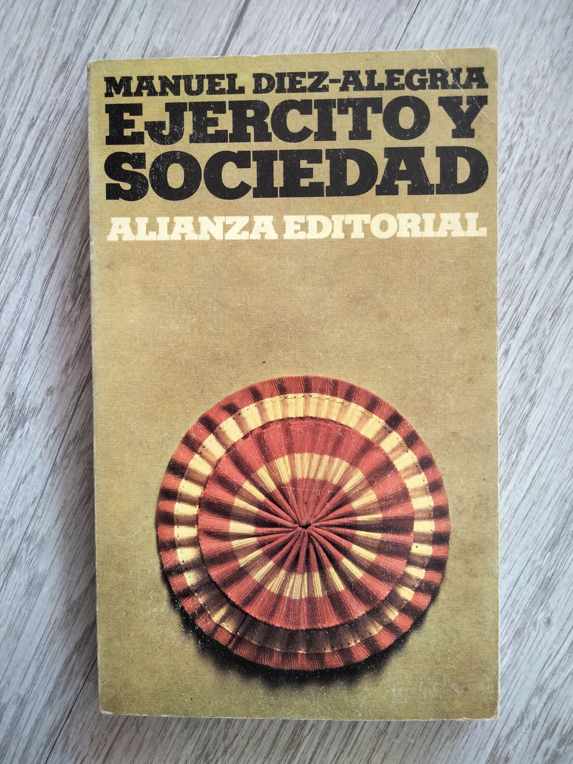 Ejército y Sociedad - libro - 1