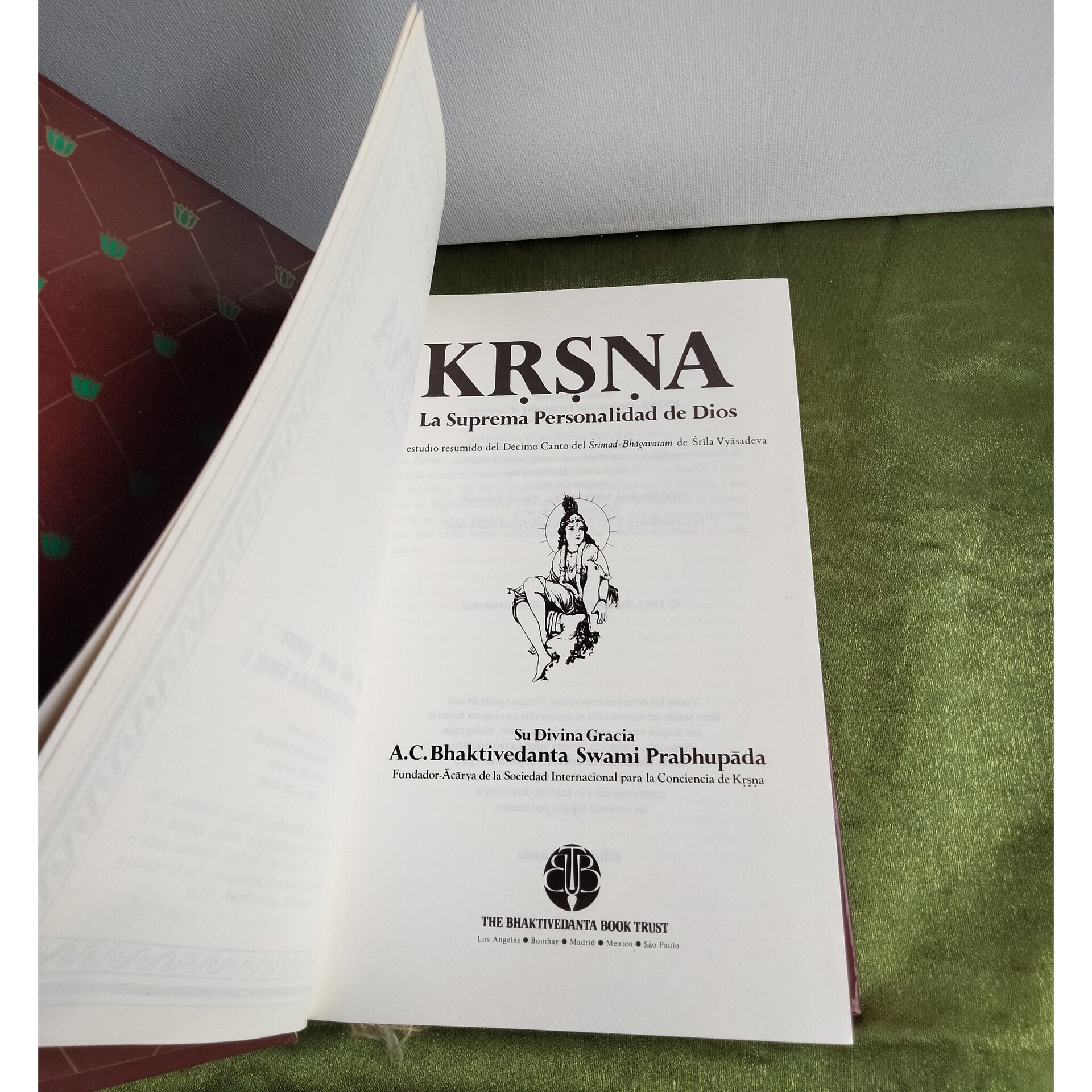 El Libro de Krisna - autor: Su Divina Gracia A.C. Bhaktivedanta Swami Prabhupada - 4